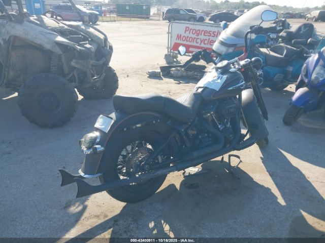 2018 HARLEY-DAVIDSON FLHCS 1HD1YBK17JC063884 Photo 3