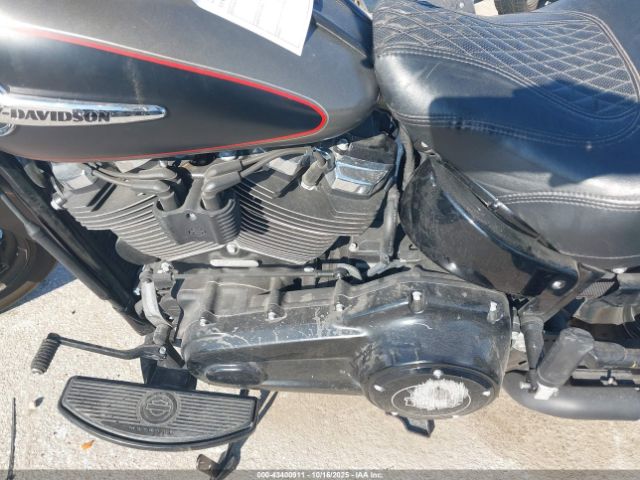 2018 HARLEY-DAVIDSON FLHCS 1HD1YBK17JC063884 Photo 8