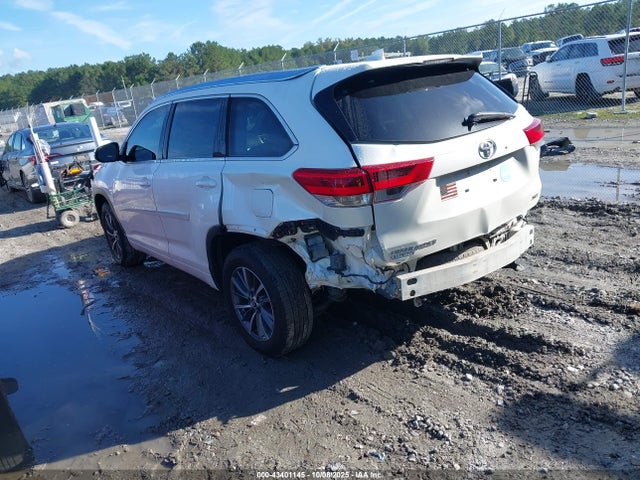 5TDKZRFH9JS546214 Toyota Highlander Xle