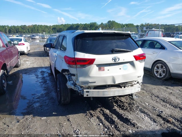 5TDKZRFH9JS546214 Toyota Highlander Xle