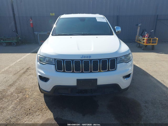 1C4RJEAGXJC382826 Jeep Grand Cherokee Laredo 4x2