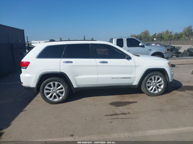 1C4RJEAGXJC382826 Jeep Grand Cherokee Laredo 4x2