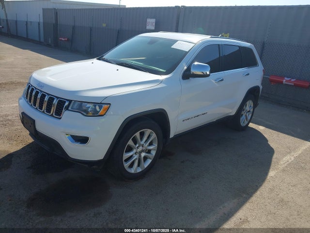 1C4RJEAGXJC382826 Jeep Grand Cherokee Laredo 4x2