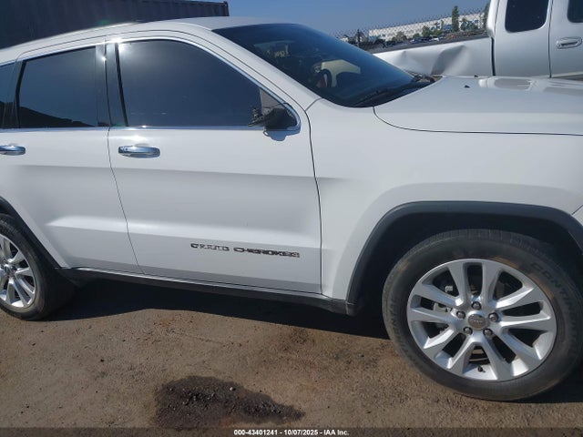 1C4RJEAGXJC382826 Jeep Grand Cherokee Laredo 4x2
