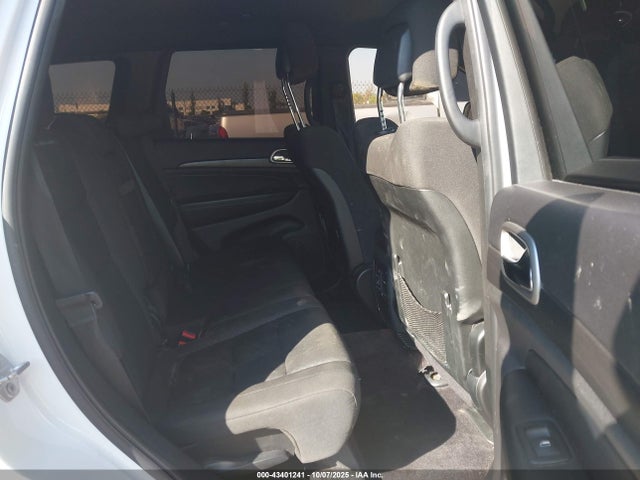 1C4RJEAGXJC382826 Jeep Grand Cherokee Laredo 4x2