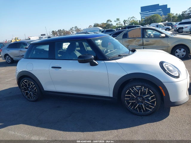 Mini Hardtop Cooper 2025 WMW13GD00S2W45606 Image 13