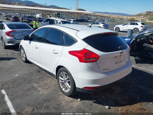 Ford 2016 2016 1FADP3K26GL331855 Image 3
