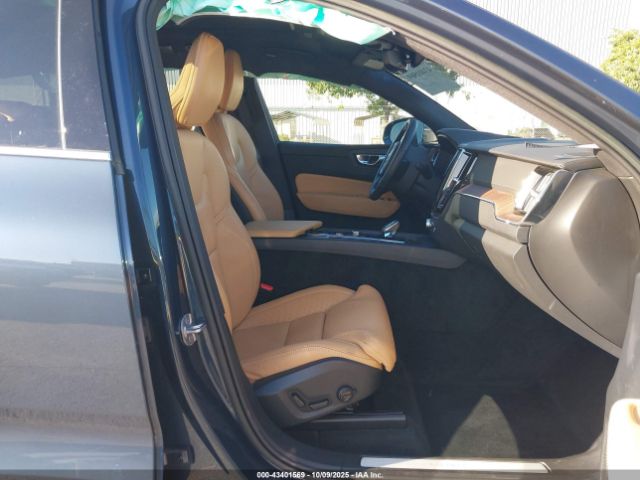 2023 VOLVO XC60 RECHARGE PLUG-IN HYBRID YV4H60DA9P1240072 Photo 4