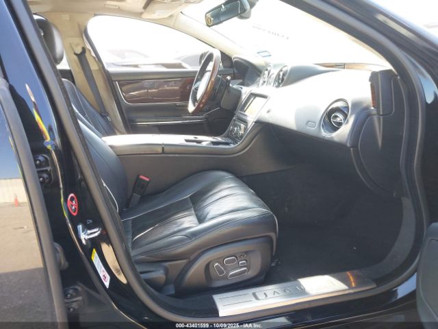 2012 JAGUAR XJ SAJWA2GB5CLV38577 Photo 4