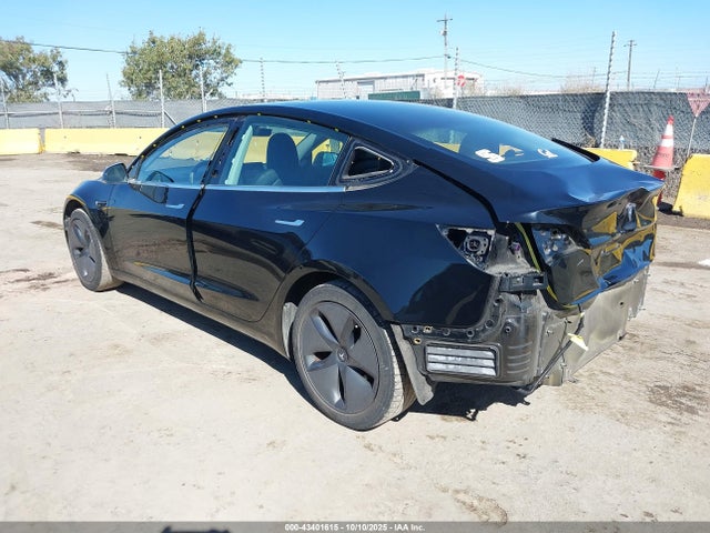 2019 TESLA MODEL 3 5YJ3E1EA8KF395443 Photo 2