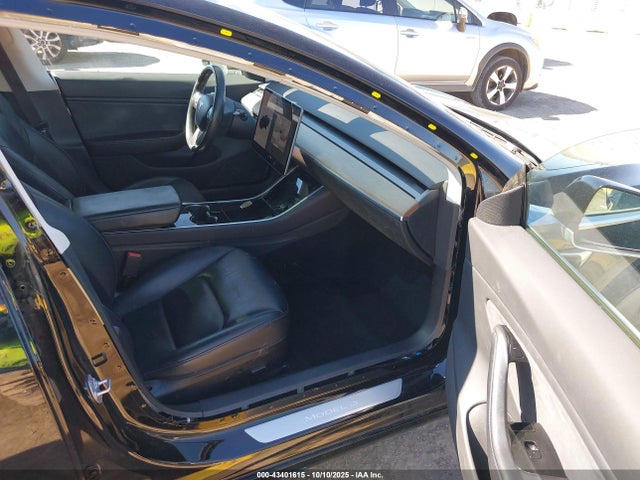 2019 TESLA MODEL 3 5YJ3E1EA8KF395443 Photo 4