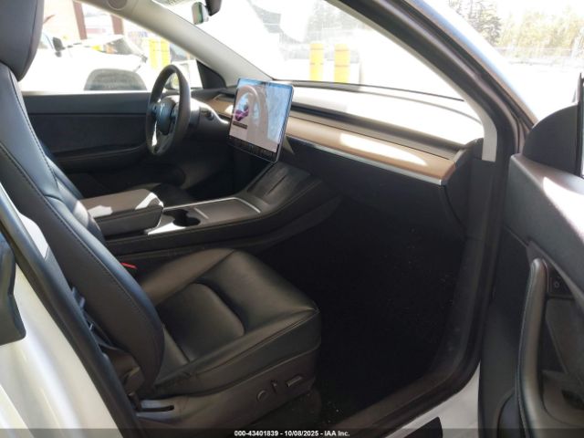2021 TESLA MODEL Y 5YJYGDEE6MF138868 Photo 4