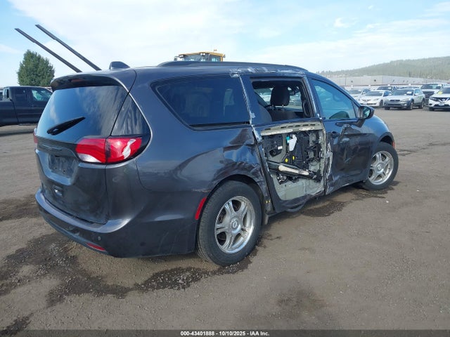 2C4RC1FGXJR228832 Chrysler Pacifica Touring Plus