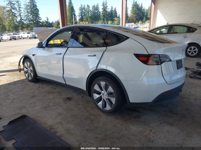 2023 TESLA MODEL Y 7SAYGDEE9PF805925 Photo 2