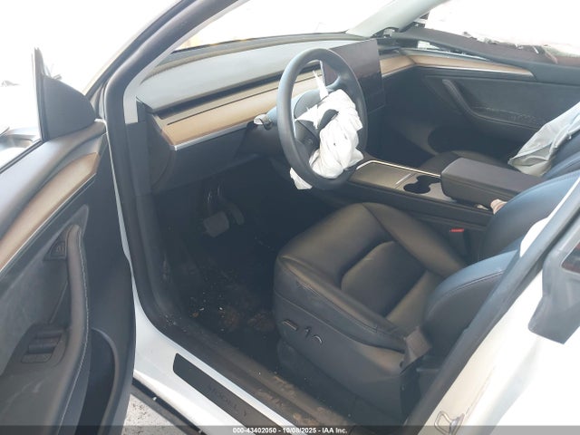 2023 TESLA MODEL Y 7SAYGDEE9PF805925 Photo 4