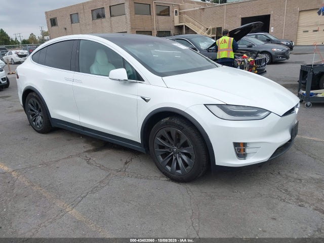 2017 TESLA MODEL X 5YJXCBE22HF076523 Photo 0