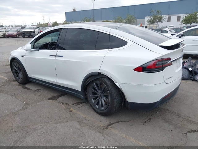 2017 TESLA MODEL X 5YJXCBE22HF076523 Photo 2