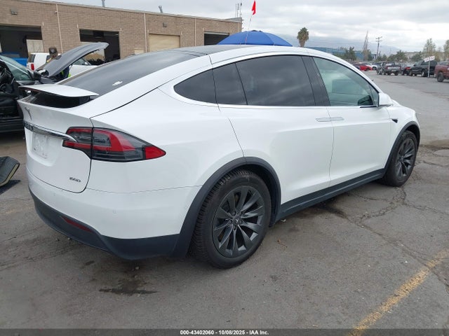 2017 TESLA MODEL X 5YJXCBE22HF076523 Photo 3