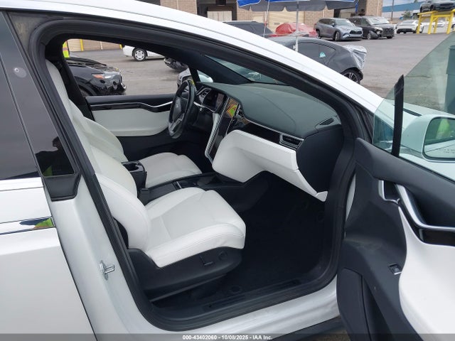 2017 TESLA MODEL X 5YJXCBE22HF076523 Photo 4