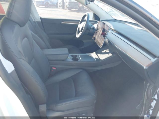 2025 TESLA MODEL Y 7SAYGDED2SF219910 Photo 4