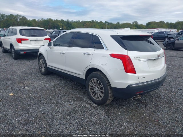 2017 CADILLAC XT5 1GYKNDRS8HZ170792 Photo 2