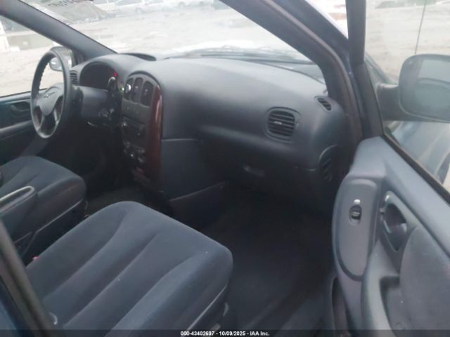 2001 CHRYSLER TOWN & COUNTRY 2C8GP44G51R108337 Photo 4