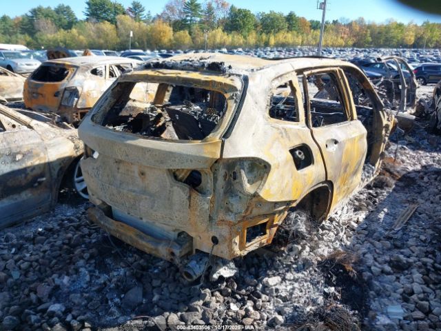 2019 BMW X3 5UXTR9C5XKLE16347 Photo 2