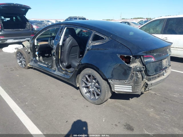 2018 TESLA MODEL 3 5YJ3E1EA5JF173389 Photo 2