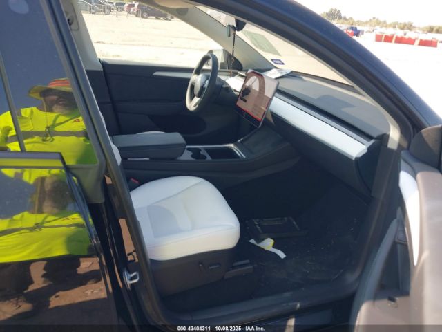 2023 TESLA MODEL Y 7SAYGDED1PF967684 Photo 4