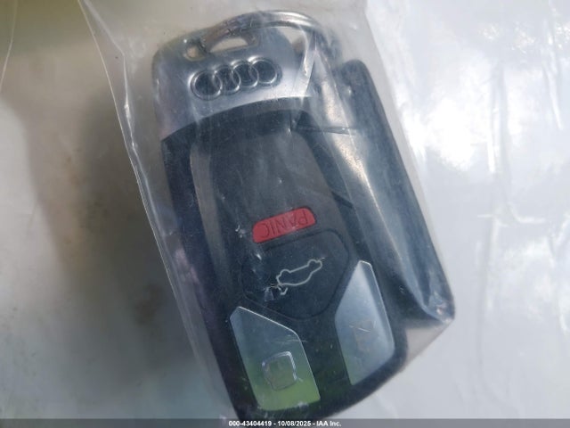 2017 AUDI A4 WAUENAF48HN010147 Photo 10