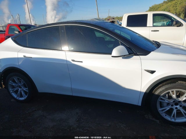 Продаж на аукціоні авто 2021 Tesla Model Y Long Range Dual Motor All-wheel Drive, vin: 5YJYGDEEXMF304695, номер лоту: 43404536