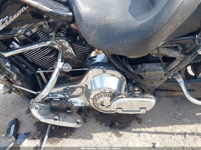 2006 HARLEY-DAVIDSON FLHXI 1HD1KBW1X6Y702071 Photo 8