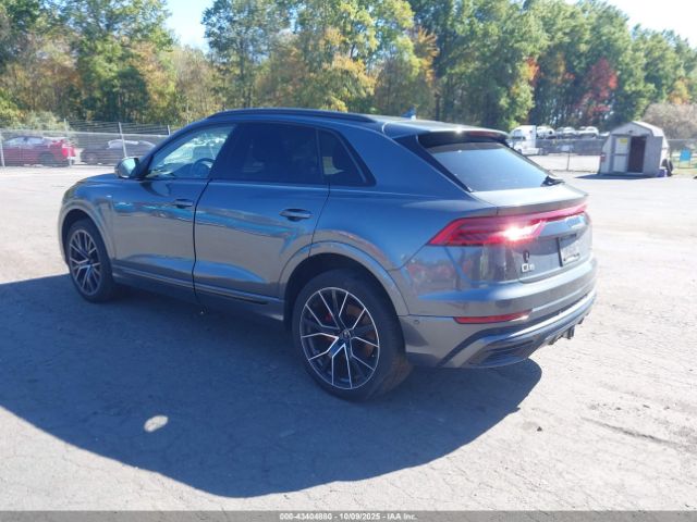 2022 AUDI Q8 WA1EVBF1XND018115 Photo 2