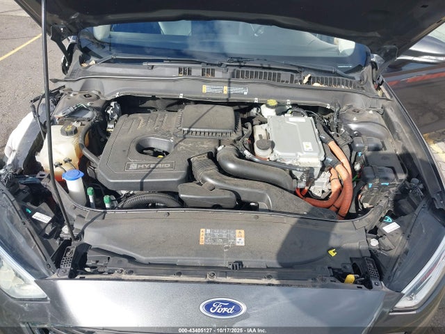 3FA6P0RU5HR142177 Ford Fusion Hybrid Titanium