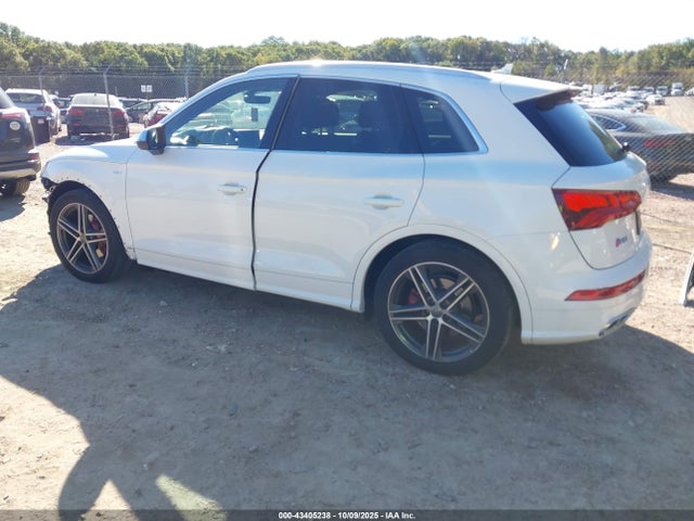 2018 AUDI SQ5 WA1A4AFY2J2209672 Photo 2