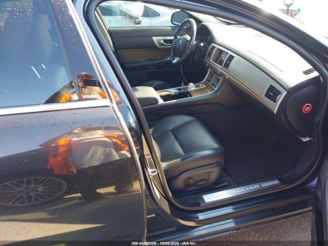 2015 JAGUAR XF SAJWA0FS7FPU61682 Photo 4