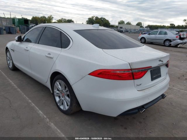 2017 JAGUAR XF SAJBJ4BV8HCY44921 Photo 2