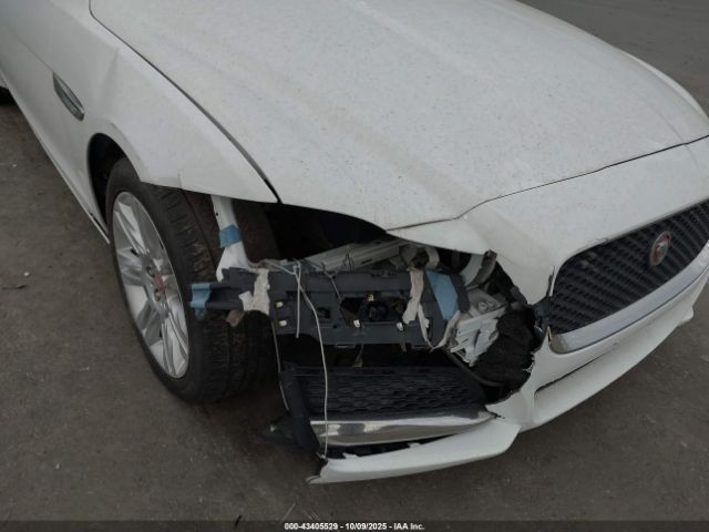2017 JAGUAR XF SAJBJ4BV8HCY44921 Photo 5