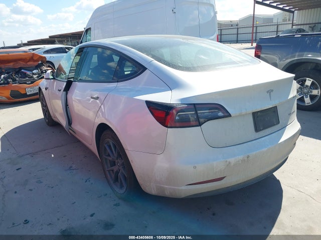 2021 TESLA MODEL 3 5YJ3E1EB2MF872377 Photo 2