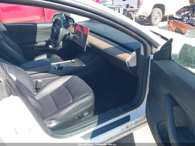 2021 TESLA MODEL 3 5YJ3E1EB2MF872377 Photo 4