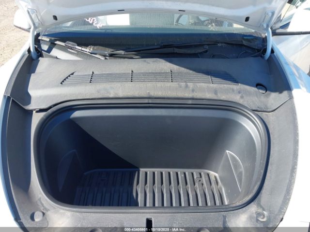 2024 TESLA MODEL Y 7SAYGDEE0RF027744 Photo 9