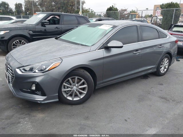Hyundai SONATA SE 2018 5NPE24AF0JH677211 Image 2