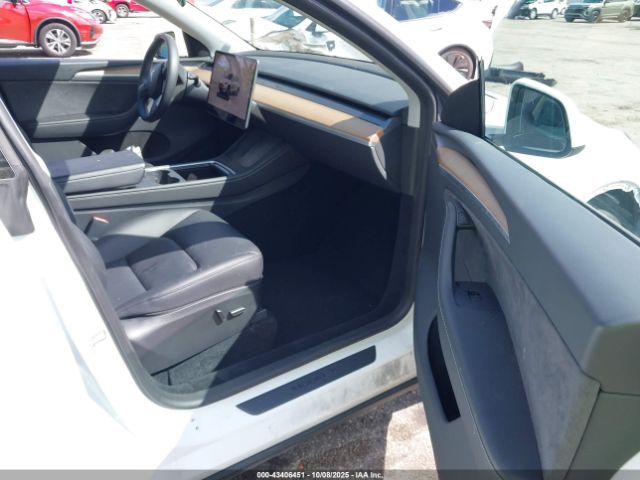 2023 TESLA MODEL Y 7SAYGDEE8PA167776 Photo 4