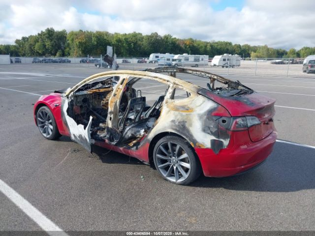 2018 TESLA MODEL 3 5YJ3E1EA8JF010462 Photo 2