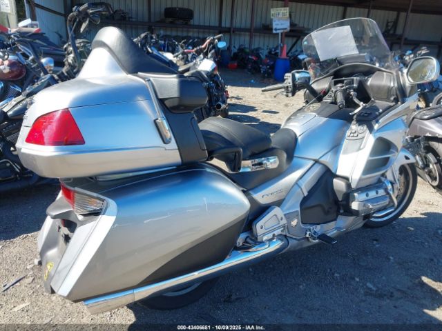 2015 HONDA GL1800 JH2SC68N7FK100328 Photo 3