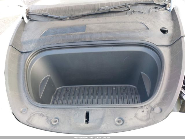 2021 TESLA MODEL Y 5YJYGDED4MF110400 Photo 9