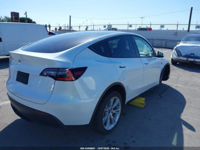 2021 TESLA MODEL Y 5YJYGDED4MF110400 Photo 3