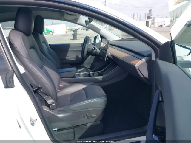 2021 TESLA MODEL Y 5YJYGDED4MF110400 Photo 4