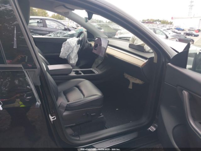 2021 TESLA MODEL Y 5YJYGDED4MF126113 Photo 4