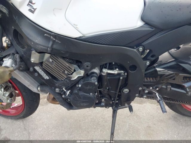 2017 SUZUKI GSX-R750 JS1GR7MAXH2101766 Photo 8